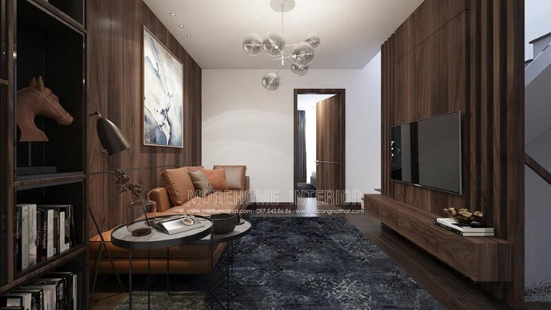 Điểm nhấn sofa da màu cam ấn tượng cho phòng khách hiện đại trang trí tường từ gỗ ốp tối màu. Thiết kế phòng khách nhà phố