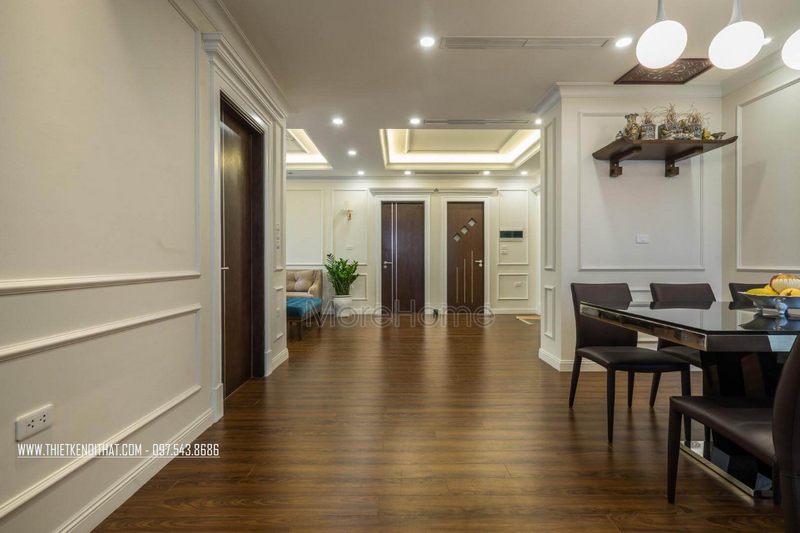 Phòng khách lấy tông màu trắng làm chủ đạo giúp nhà rộng hơn thực tế