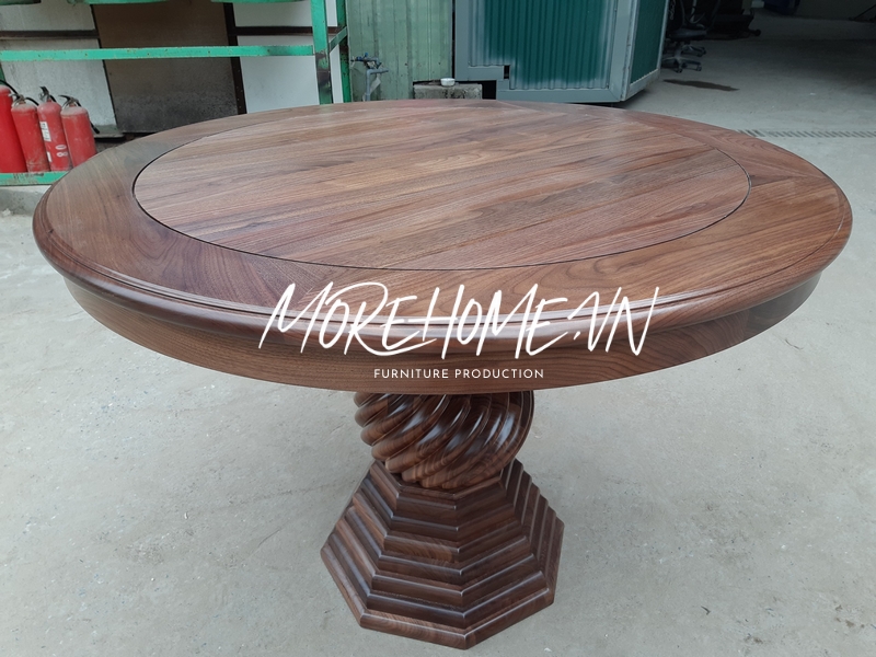 Đôn gỗ óc chó được sản xuất tại xưởng Morehome từng chi tiết chạm khắc tỉ mỉ đường nét hoàn hảo mang tới thẩm mỹ cao cho không gian